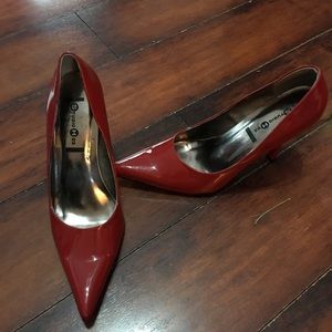 Red pumps